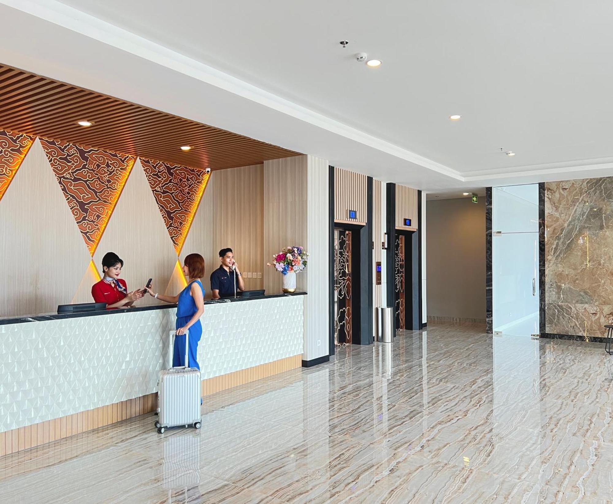 D'Primahotel Airport Sultan Hasanuddin Makassar Sudiang Esterno foto